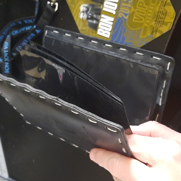 Bon Jovi VIP pkg Because we can tour leather bound photo album VIP tag/lanyard - Picture 2 of 5